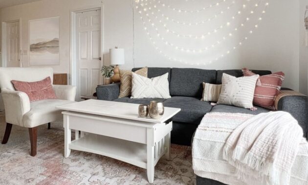 How do you decorate a small living room