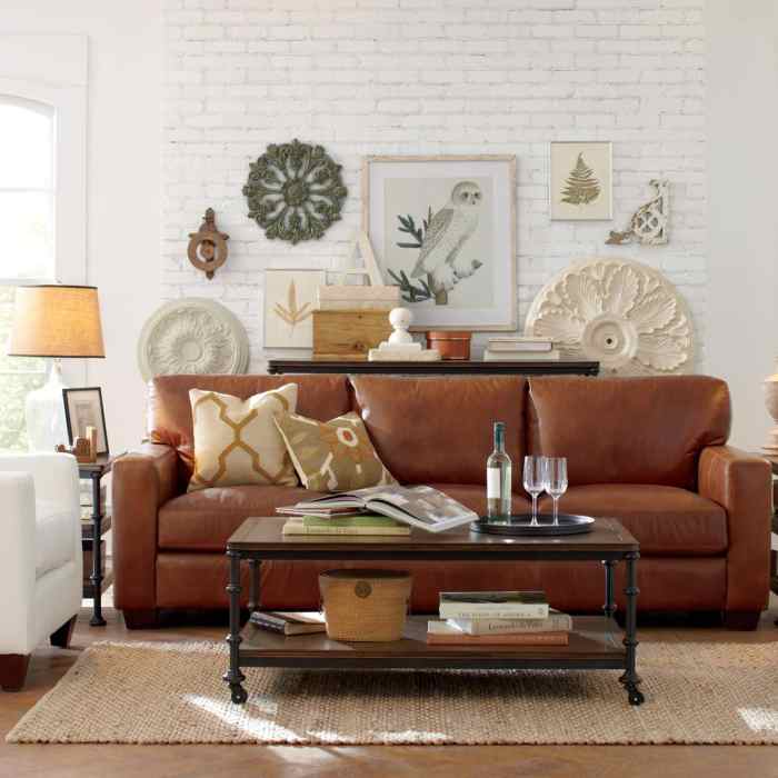 How to decorate living room with leather couch