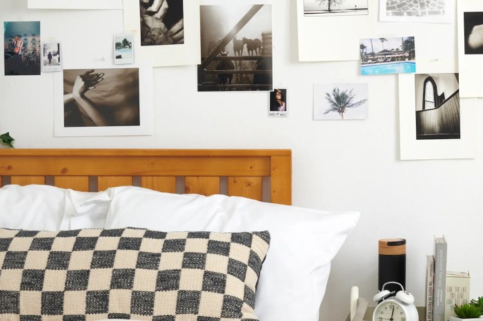 How to decorate dorm room with bare walls