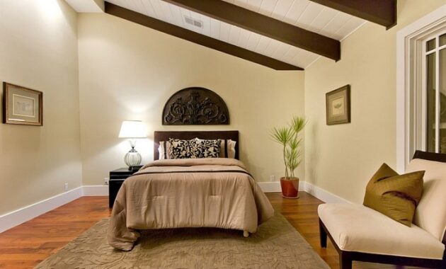 How to decorate a sloped ceiling room