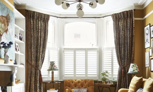 How to decorate bay window in dining room