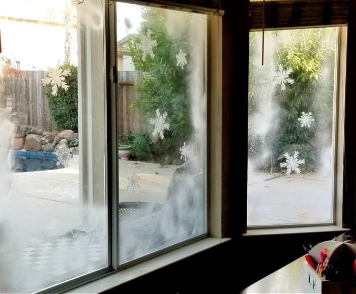 How to decorate your window with snow spray